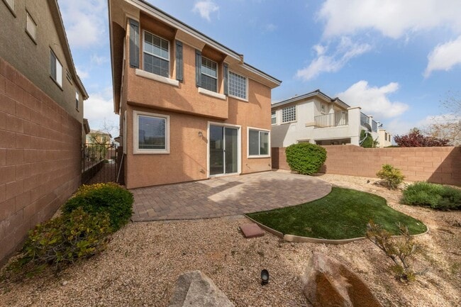 Building Photo - Beautiful Providence 3 Bedroom + Loft Home