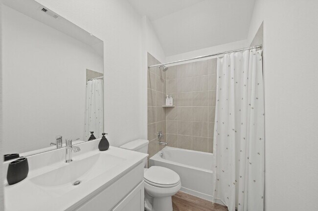 Building Photo - "Charming 4-Bed Sanctuary with Granite Elegance in Magnolia!"