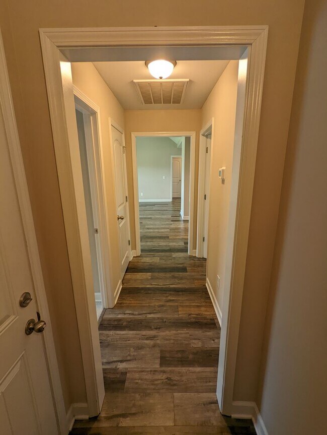 Building Photo - 3B/2BA With 2 car garage, Large Bonus Room...