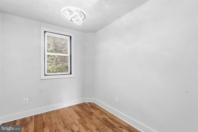 Building Photo - 1204 Trenton Pl SE