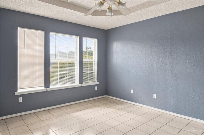 Building Photo - 10 Lemon Tree Ct