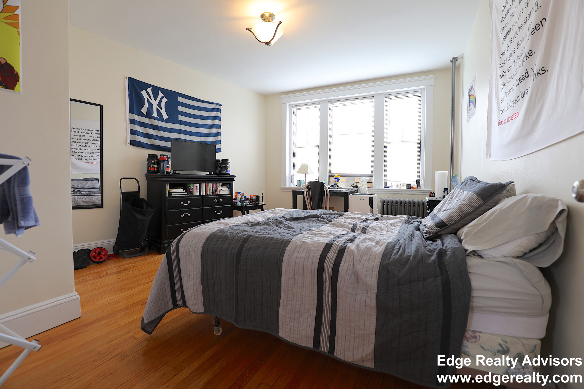 Building Photo - 6 Sutherland Rd