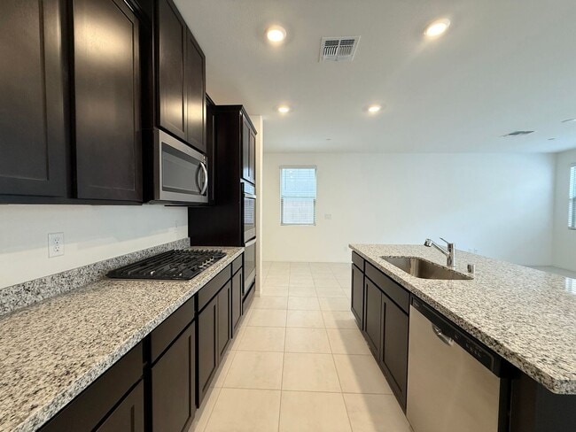 Building Photo - Modern Brand New Summerlin Home with 5 Bedrooms, Loft & Upgraded Finishes