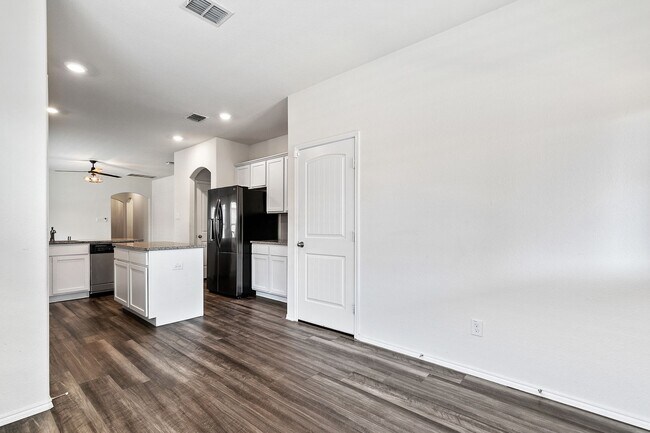 Building Photo - Great 4 Bdrm 2 Bath Home in Aubrey Tx