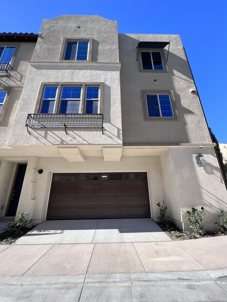 garage - 328 Lagoon Way