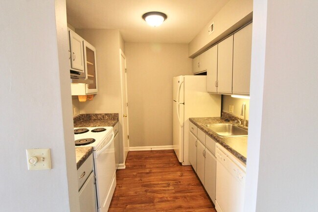 Building Photo - Two bedroom condo for rent! - 1030-8 Blue Ridge Drive