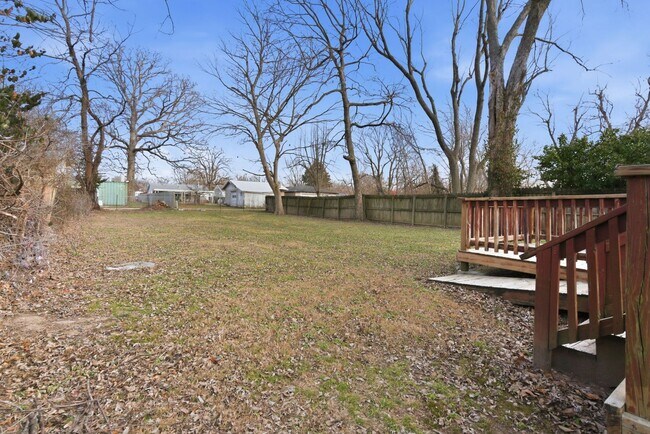 Building Photo - 3 Bed | 1 Bath | FULLY Remodeled | FULLY Fenced Yard | Springfield MO | PETS WELCOME!