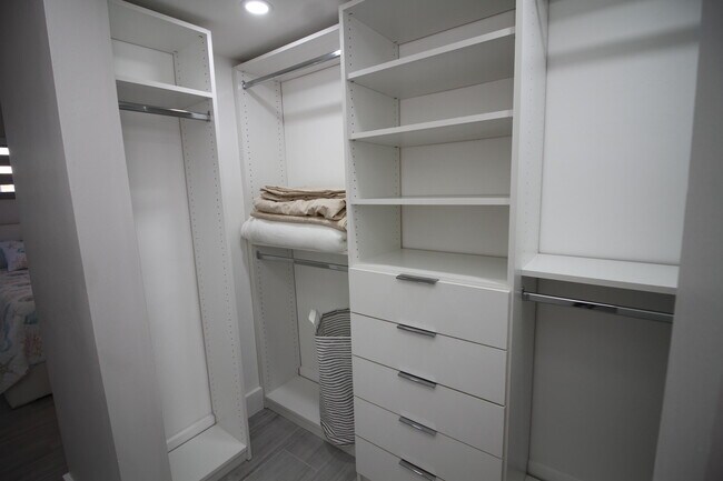 Building Photo - 2548 SE 14th St