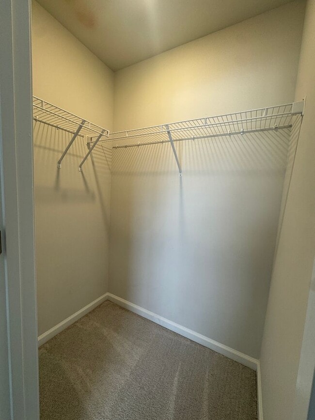 Building Photo - Beautiful & Spacious Home for Rent