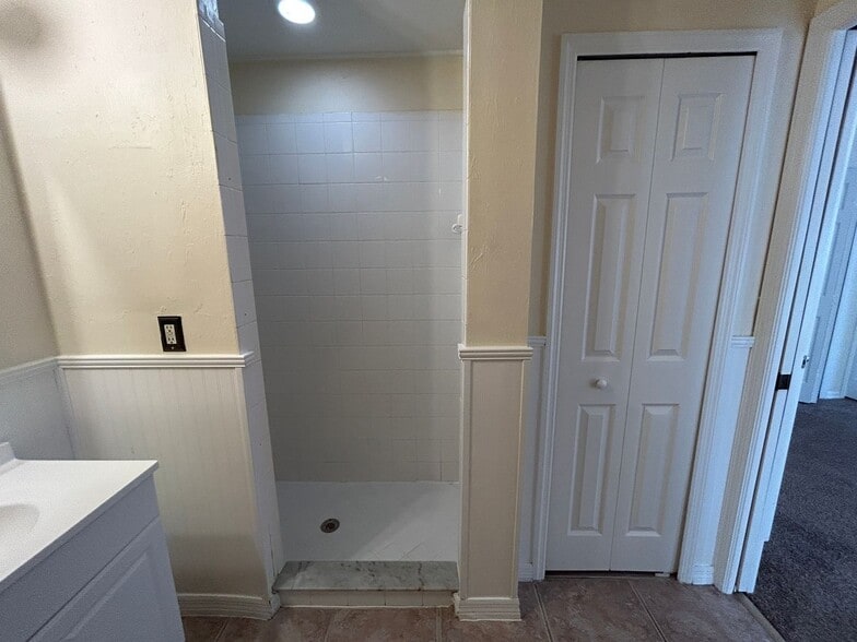 Building Photo - Unique 3/2 + Den home in great location