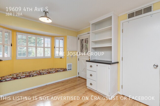Building Photo - Beautifully updated 3 bed/1.75 bath in Des...