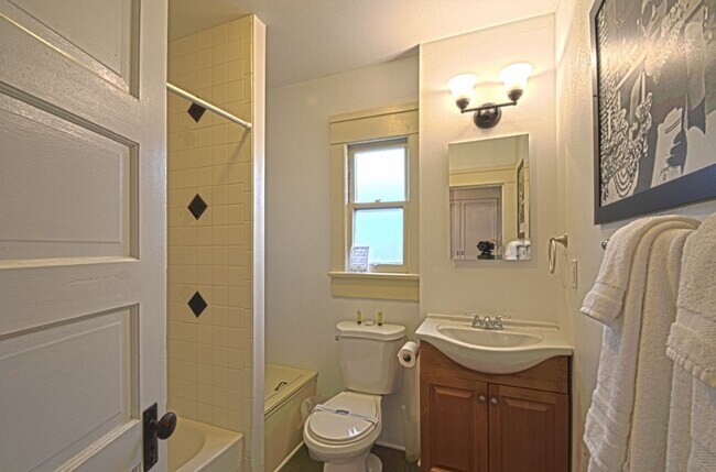 Building Photo - Beautifully Renovated Craftsman with Private Yard & Guest Suite in Prime Bankers Hill