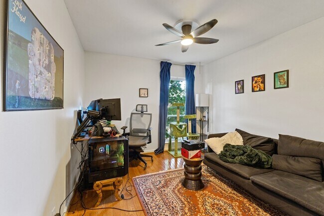 Building Photo - 515 Basswood Ave