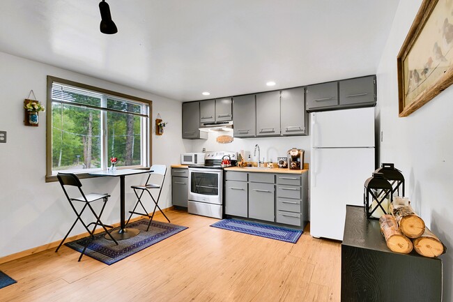 Building Photo - 8960 S Rex Ln