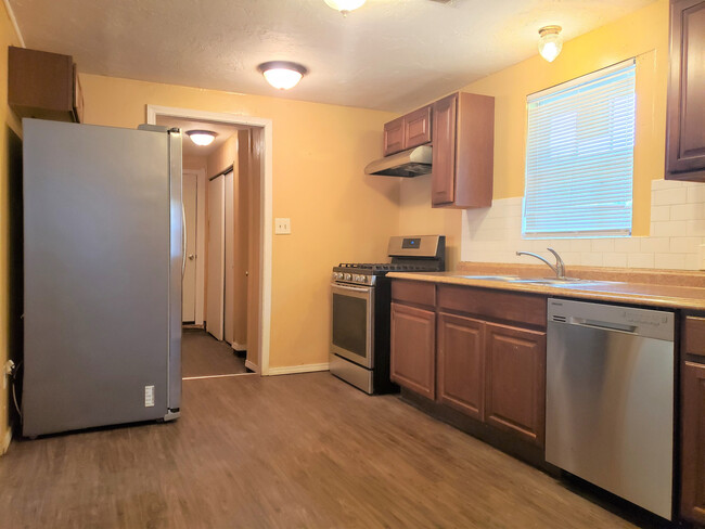 Building Photo - Welcome to this newly remodeled, charming ...