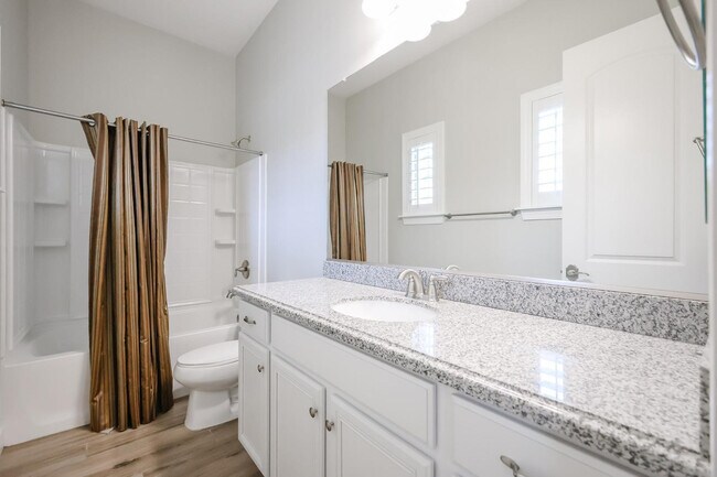 Building Photo - 1424 E Pedro Rd