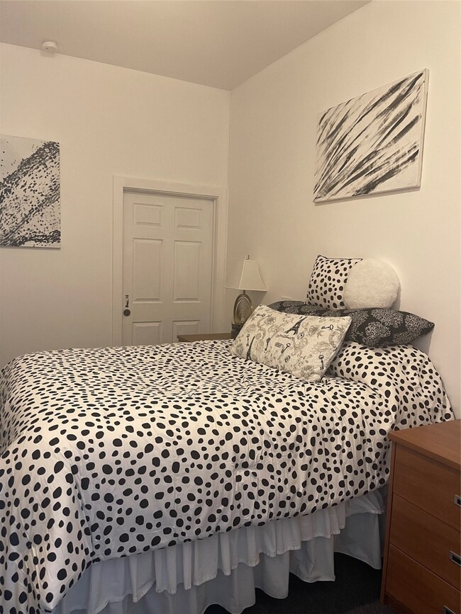 Building Photo - 20892 Cochran Rd