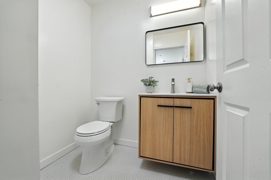 Building Photo - 5841 Arroyo Dr