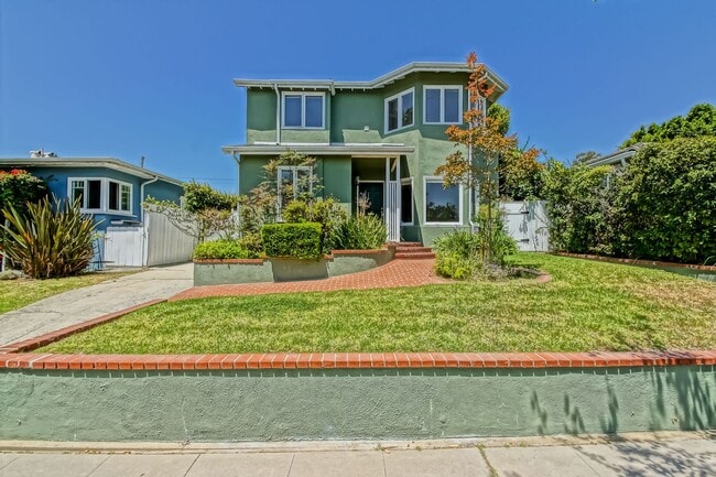 Building Photo - MODERN ARCHITECTURE W/ BEACH CHARM: BRIGHT & AIRY, 4BR3BA, 2-STORY HOME W/ OPEN & BRIGHT LIVING S...