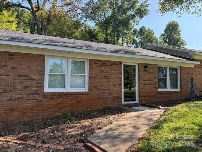 Building Photo - 5597 Wrenn Dr