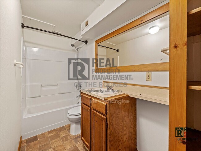 Building Photo - 437 Radiant Dr