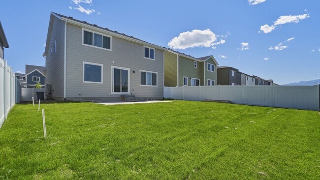 Building Photo - 154 E Parade Ave