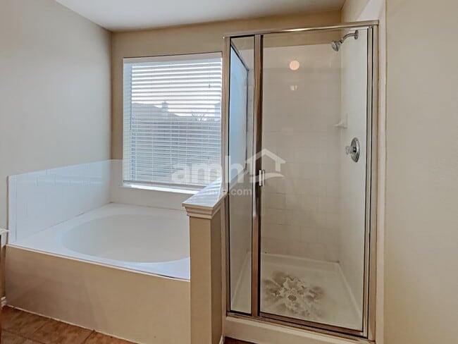 Building Photo - 3002 Marigold Dr