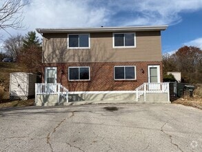 Building Photo - Beautiful Arnold Town House!