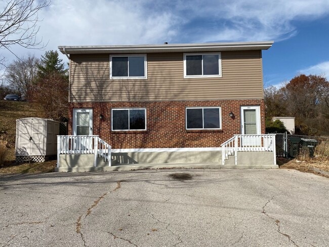 Primary Photo - Beautiful Arnold Town House!
