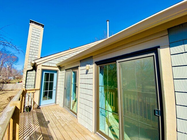 Building Photo - {12030 - F}  Updated Condo in Fantastic Location + Top Floor + Covered Parking Included + Private...