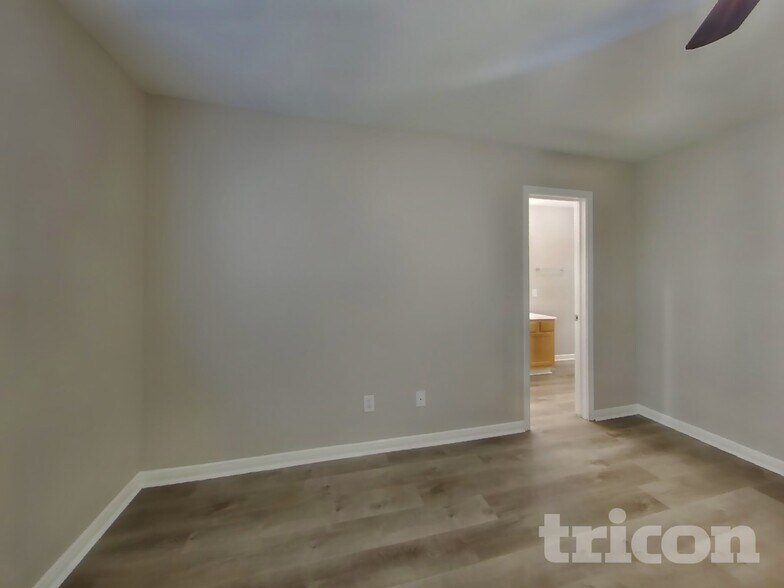 Building Photo - 5008 Asia Ln