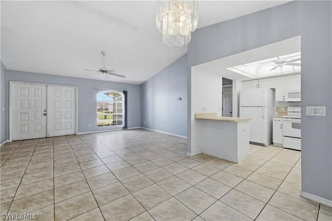 Building Photo - 826 SE 5th Ct