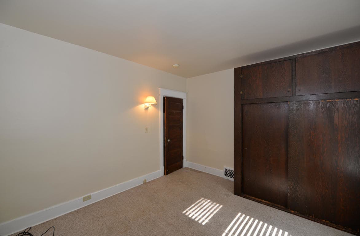 Large Bedroom pic 1 - 1106 David St