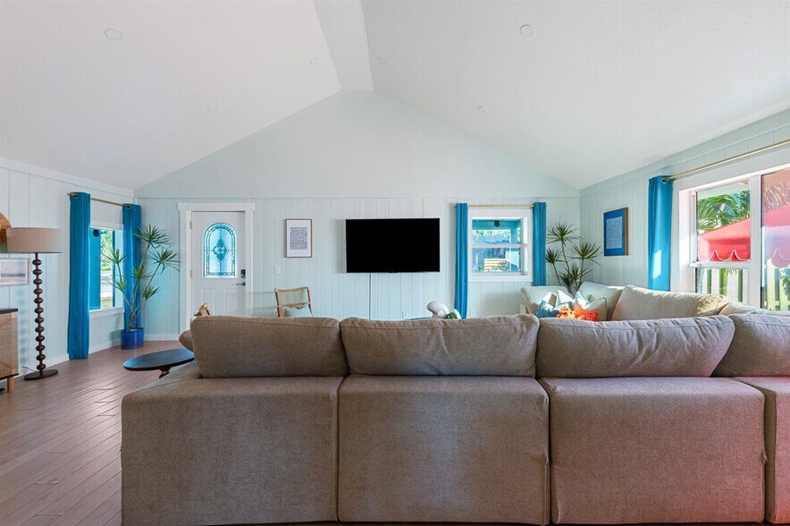 Building Photo - 8709 9th Ave NW