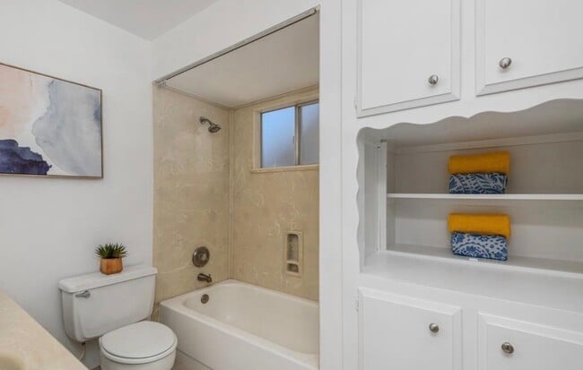 Building Photo - 483 Ontario Dr