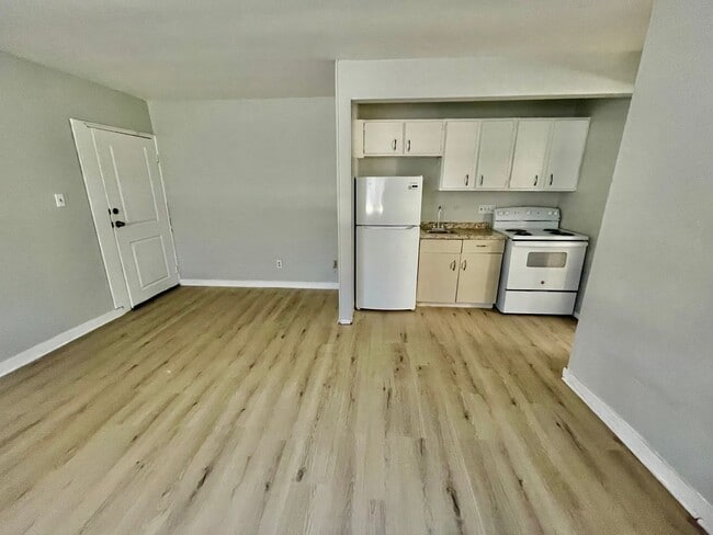 Interior Photo - Glen Oaks Apartments