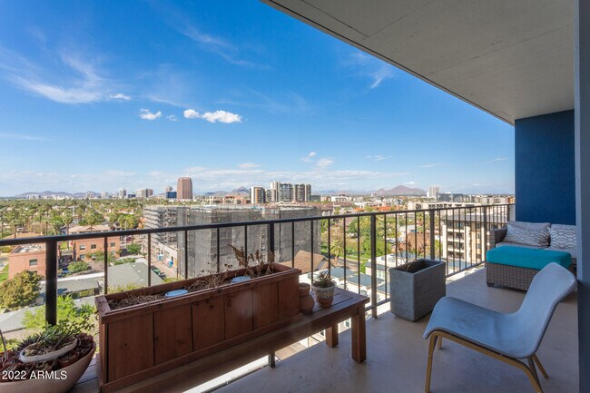 Building Photo - 805 4th Ave