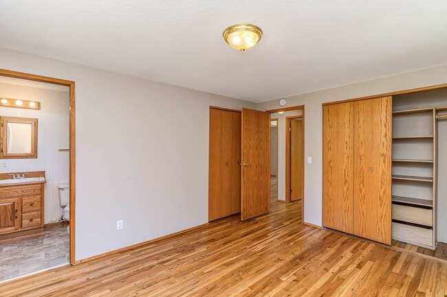 Building Photo - 3bd/2.5ba Bellevue House