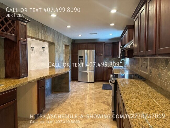 Building Photo - 510 Oak Lane | $2595 | 3 Bed 2 Bath
