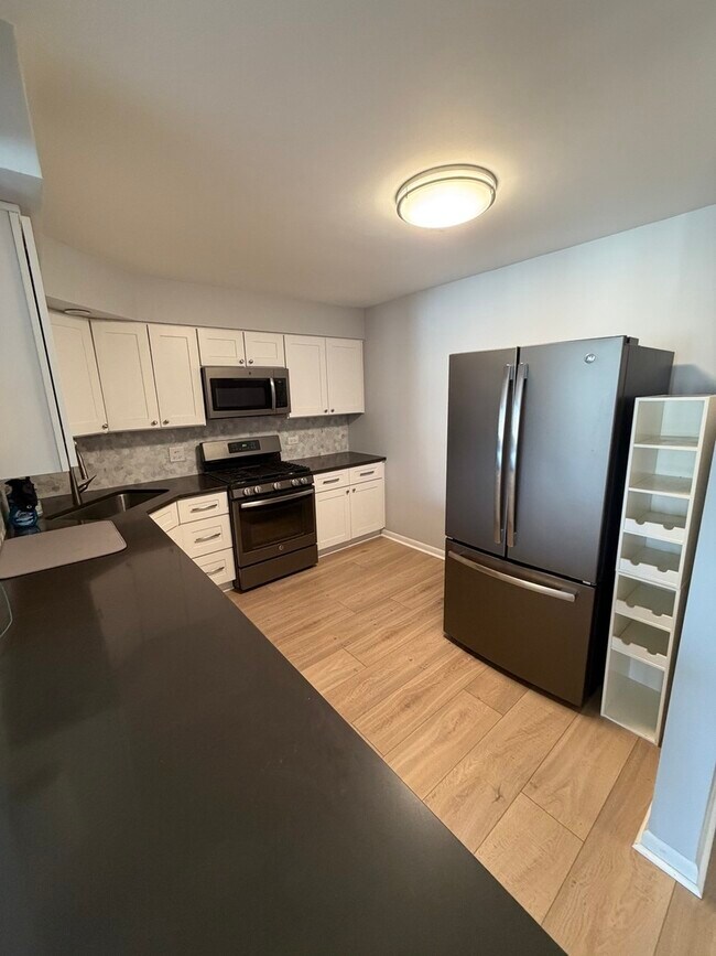 Building Photo - 110 S Dunton Ave