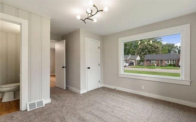 Building Photo - Modern 4 Bedroom Home with Granite Kitchen & Tiled Baths