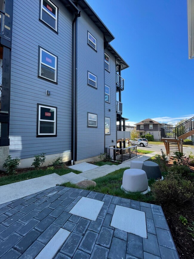 Building Photo - 1200/1210 Billy Frank Jr St - 1210 #103 Room 2 (Rooming Unit)