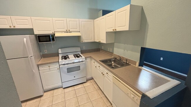 Building Photo - Two Bedroom, One Bath in Orlando - Priced ...