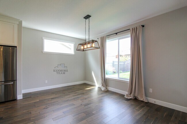 Building Photo - 9813 Chinook Dr