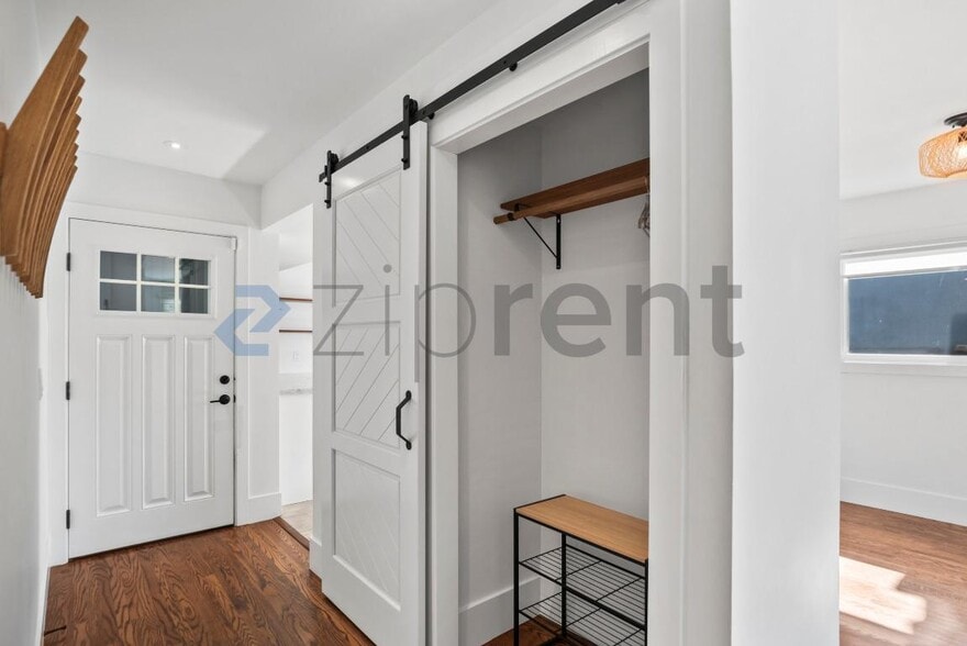 Building Photo - 1545 Crespi Dr