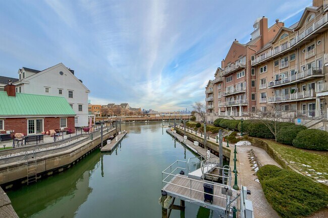 Building Photo - 36 Independence Way