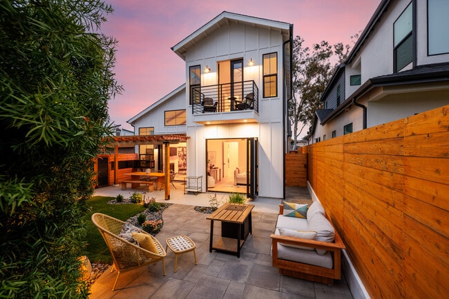 Building Photo - 623 Colima St