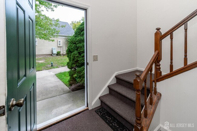 Building Photo - 456 Roxbury Ln