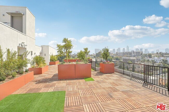 Building Photo - 222 N Alvarado St
