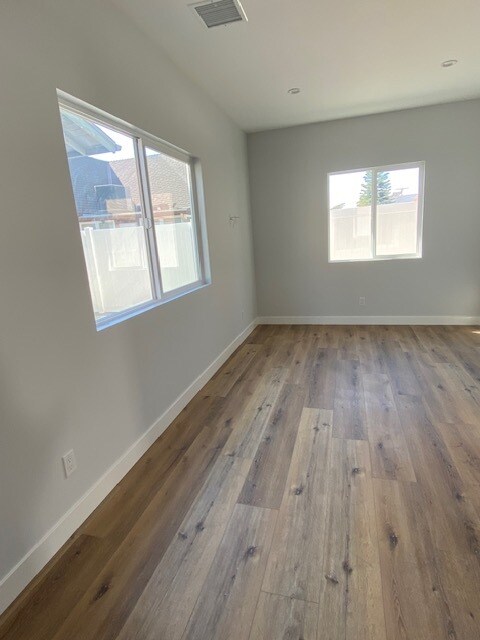 Building Photo - 617 W Doran St